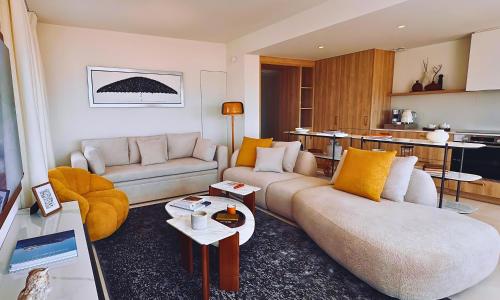 VILLTAK SAINT-TROPEZ by VILLTAK Collection