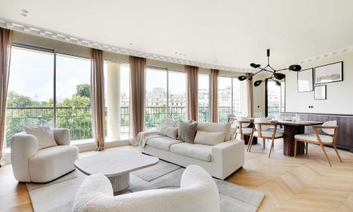 Exceptional apt AC- 2BD 6P - Arc de Triomphe