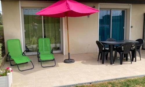 Cozy cocoon just a stone's throw from the sea