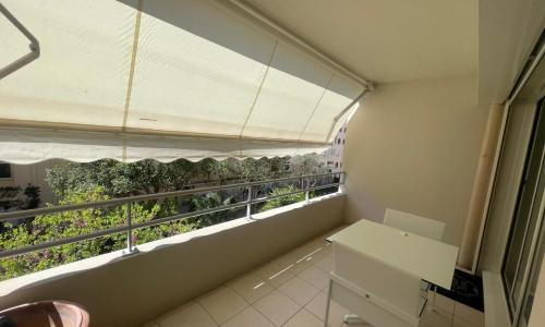 Cozy apartment with balcony close to the sea