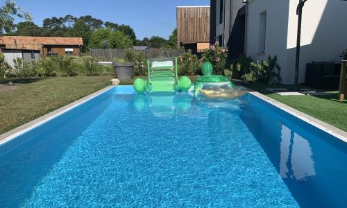 Maison au calme avec piscine chauffée à 10 mn des plages