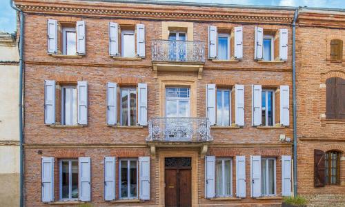 Mansion with Swimming Pool