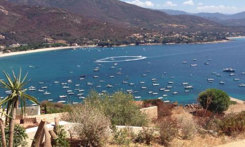 Rez de villa, vue panoramique mer et montagne !