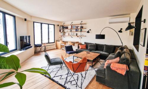 Charme avec Balcon pour 9 Personnes - Porte Maillot, Proche Champs-Elysées, Métro Ligne 1 et RER C, E