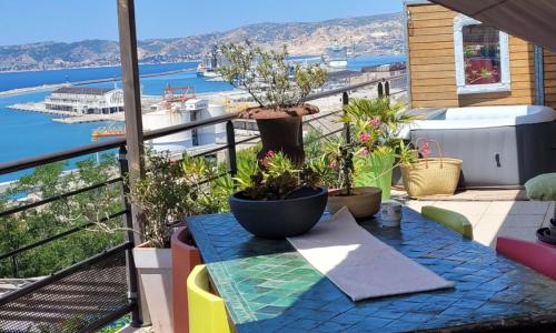 Marseille autrement Appartement dans résidence calme avec vue sur mer