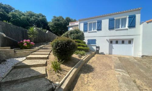 LA TRANCHE SUR MER centre ville emplacement voiture