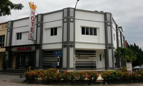 Five Hotel
