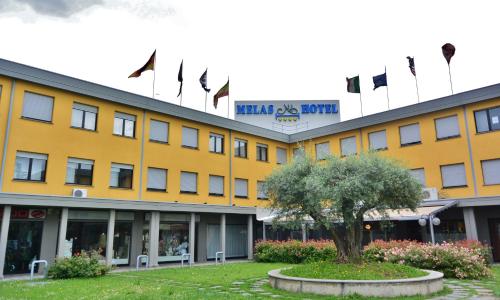 Melas Hotel