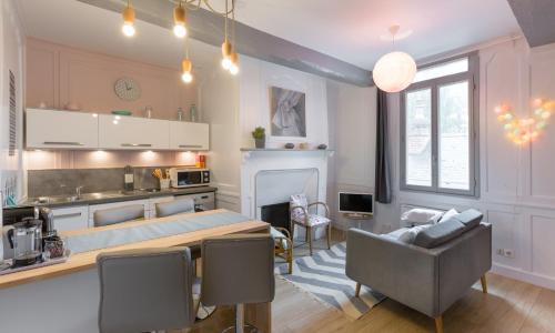 Ty Melaine by Cocoonr