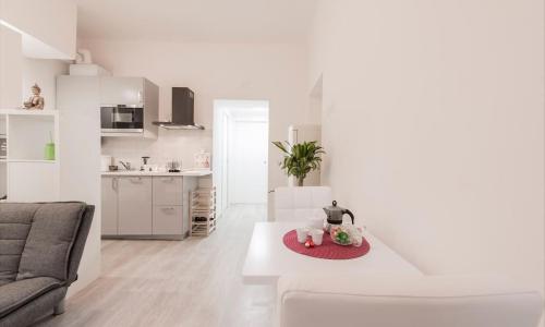 Porta Garibaldi White Flat