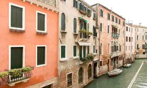 Dreaming Venice Apartment