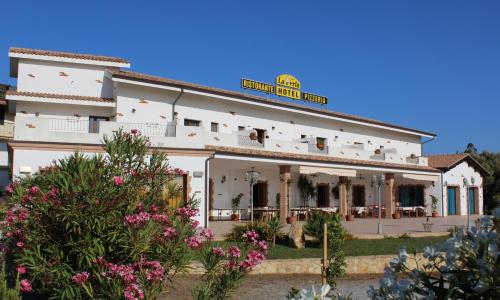 La Perla Hotel