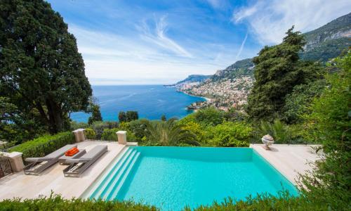 Luxurious Villa Overlooking Monaco