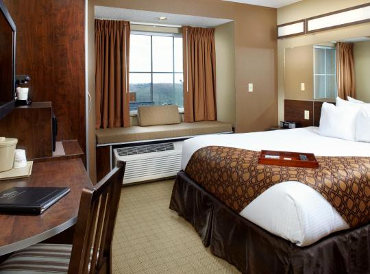 Microtel Inn & Suites by Wyndham Wheeling at The Highlands, hotel v destinácii Triadelphia