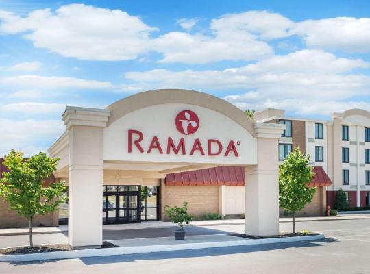 Ramada by Wyndham Watertown Thousand, hotelli kohteessa Watertown