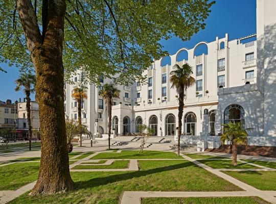 Hotel & Spa Vacances Bleues Le Splendid, hotel di Dax