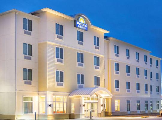 Days Inn & Suites by Wyndham Kearney NE, khách sạn ở Kearney