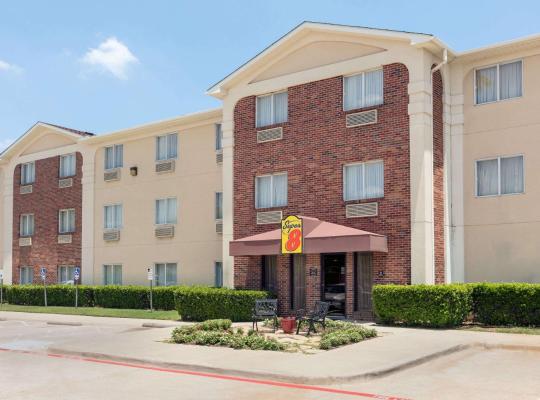 Super 8 by Wyndham Grapevine/DFW Airport Northwest, hotel i Grapevine