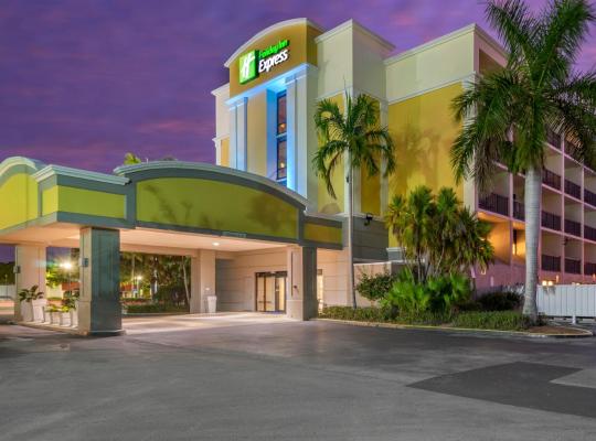 Holiday Inn Express Cape Coral-Fort Myers Area, an IHG Hotel، فندق في كيب كورال