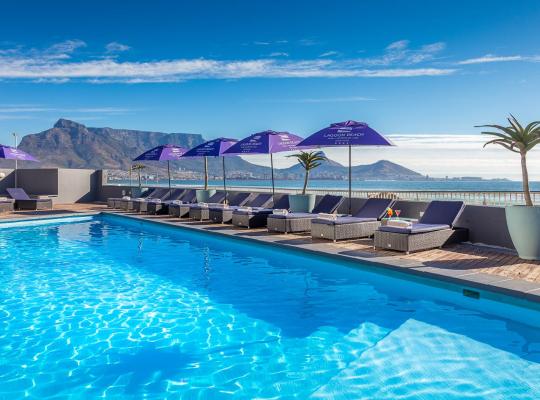 Lagoon Beach Hotel & Spa: Cape Town şehrinde bir otel