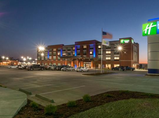 Holiday Inn Express & Suites - Dodge City, an IHG Hotel、ドッジシティのホテル