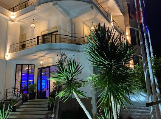 Garden Boutique Hotel, hotel u gradu 'Elbasan'