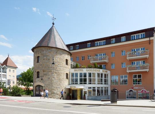 Hotel Goldene Rose, hotel in Brunico