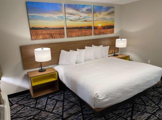 Days Inn by Wyndham Lake Charles, hotel in Lake Charles