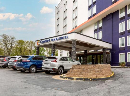 Comfort Inn & Suites Alexandria West，亞歷山大利亞的飯店