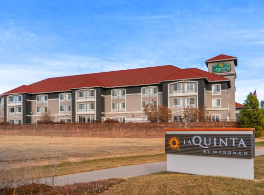 La Quinta Inn & Suites by Wyndham Loveland Estes Park, hotel in Loveland