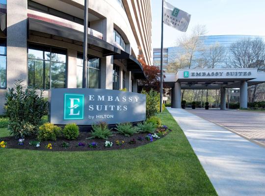 Embassy Suites by Hilton Bethesda Washington DC, hotel di Bethesda