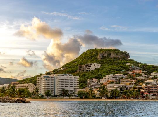 Atrium Beach Resort and Spa St Maarten a Ramada by Wyndham, hotel in Simpson Bay