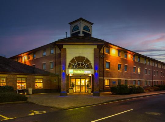 Holiday Inn Express Warwick - Stratford-upon-Avon, an IHG Hotel, hotel v destinaci Warwick