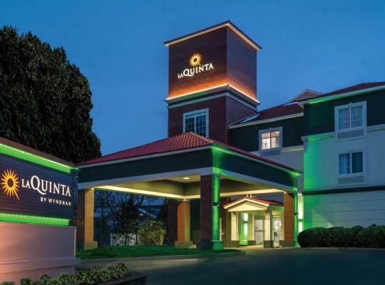 La Quinta by Wyndham Latham Albany Airport, hotel sa Latham