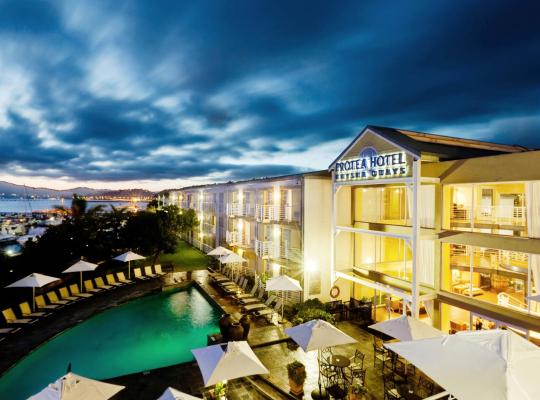 Protea Hotel by Marriott Knysna Quays, готель у місті Книсна