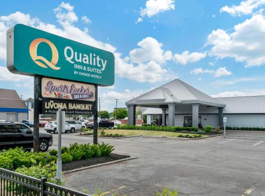 Quality Inn & Suites Banquet Center โรงแรมในลิโวเนีย