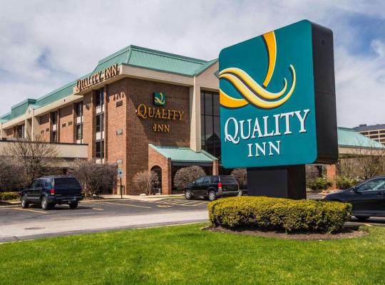 Quality Inn Schaumburg - Chicago near the Mall，紹姆堡的飯店