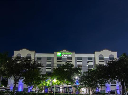 Holiday Inn Express and Suites Fort Lauderdale Airport West, an IHG Hotel, hotel in Davie