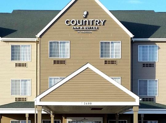 Country Inn & Suites by Radisson, Watertown, SD, готель у місті Вотертаун