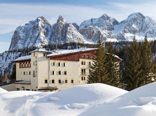 B&B Hotel Passo Tre Croci Cortina, hotel sa Cortina dʼAmpezzo