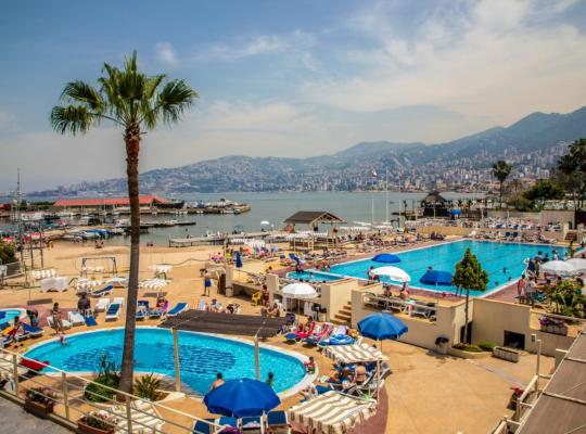 Bel Azur Hotel - Resort, hotelli kohteessa Jounieh