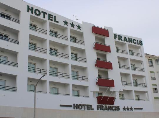 Hotel Francis、"ベジャ"のホテル