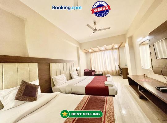 Hotel Rudraksh ! Varanasi ! fully-Air-Conditioned hotel at prime location with Parking availability, near Kashi Vishwanath Temple, and Ganga ghat, hotel a Varanasi