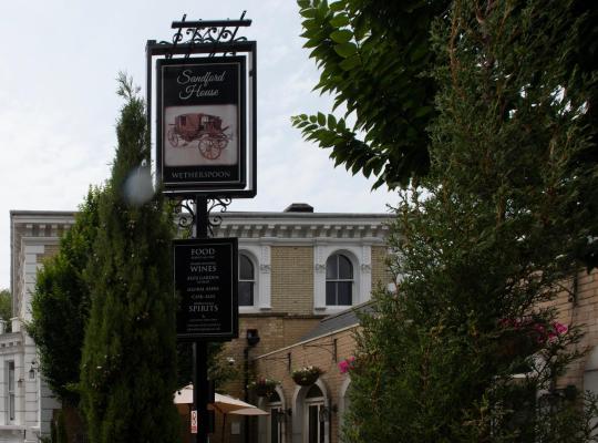 Sandford House Hotel Wetherspoon, hotel in Huntingdon