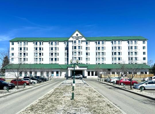 Divya Sutra Plaza and Conference Centre Calgary Airport, hotel di Calgary