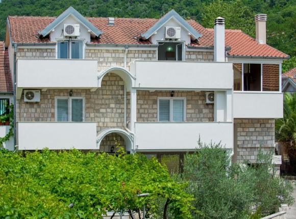 Apartmani Krgušić, Тиват