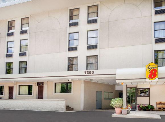 Super 8 by Wyndham Chicago IL, Чикаго