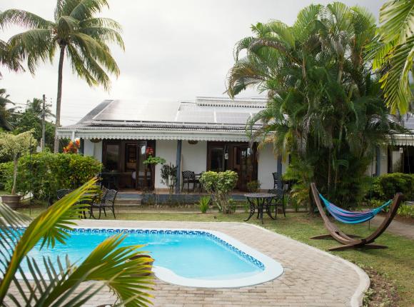 Auberge Anse Boileau, Маэ