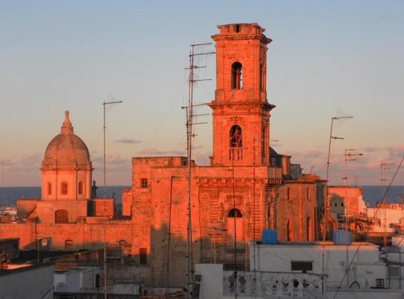 La Torre e il Mare B&B, Монополи