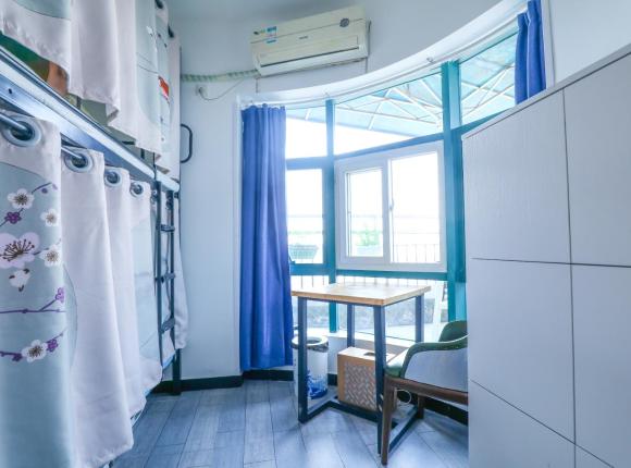 Only Cafe and Backpacker